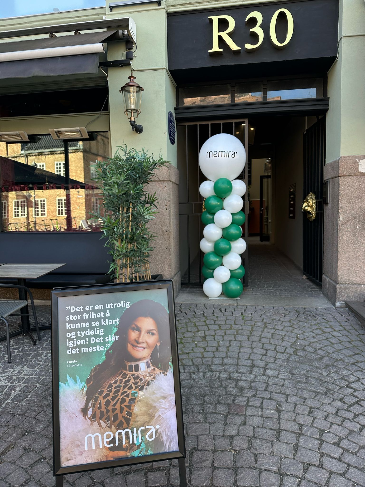 Symetrisk Ballongsøyle med Logo/Tekst Ballong - Velg farge og tekst/logo - Ballonglevering.no