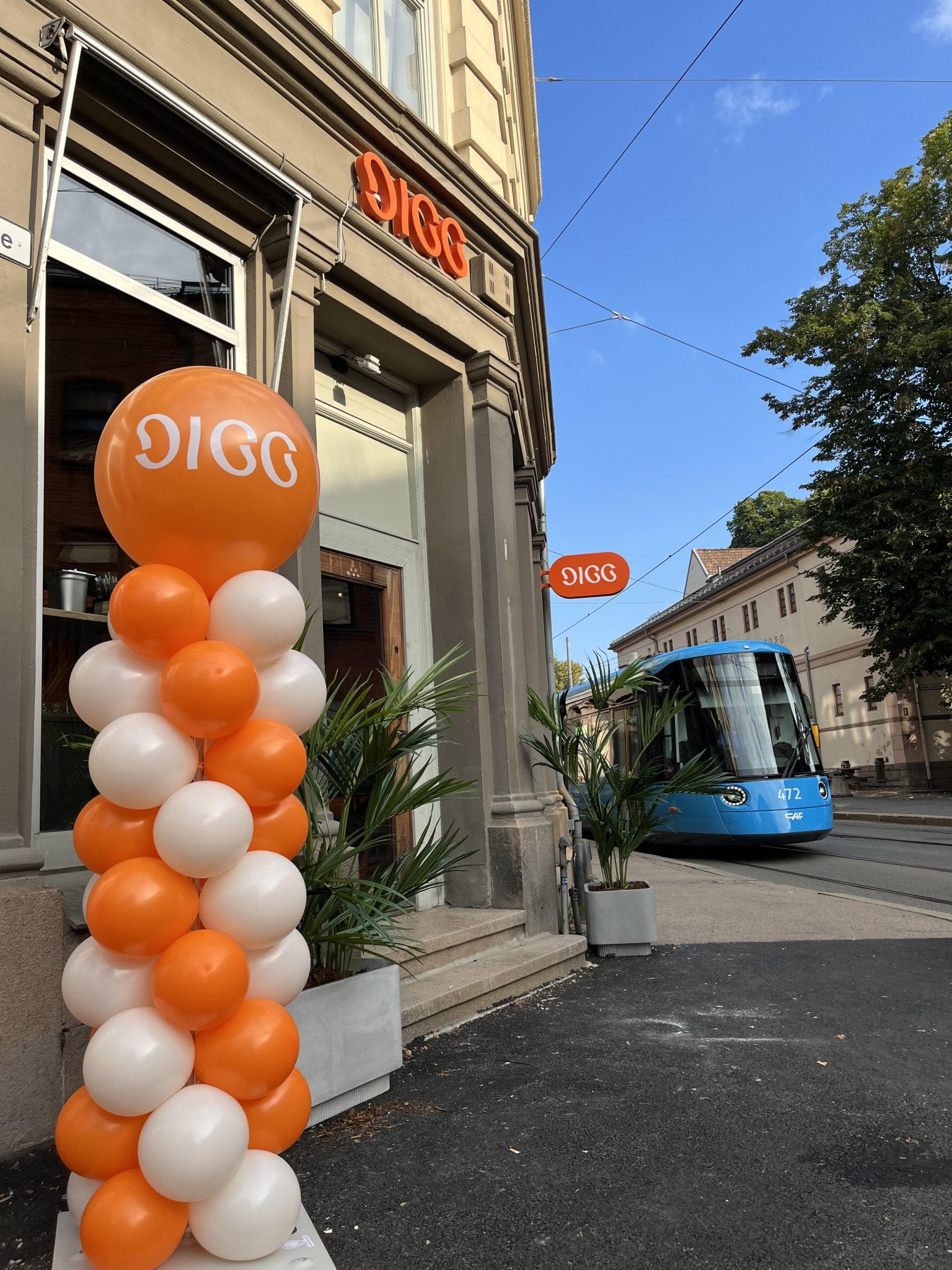 Symetrisk Ballongsøyle med Logo/Tekst Ballong - Velg farge og tekst/logo - Ballonglevering.no