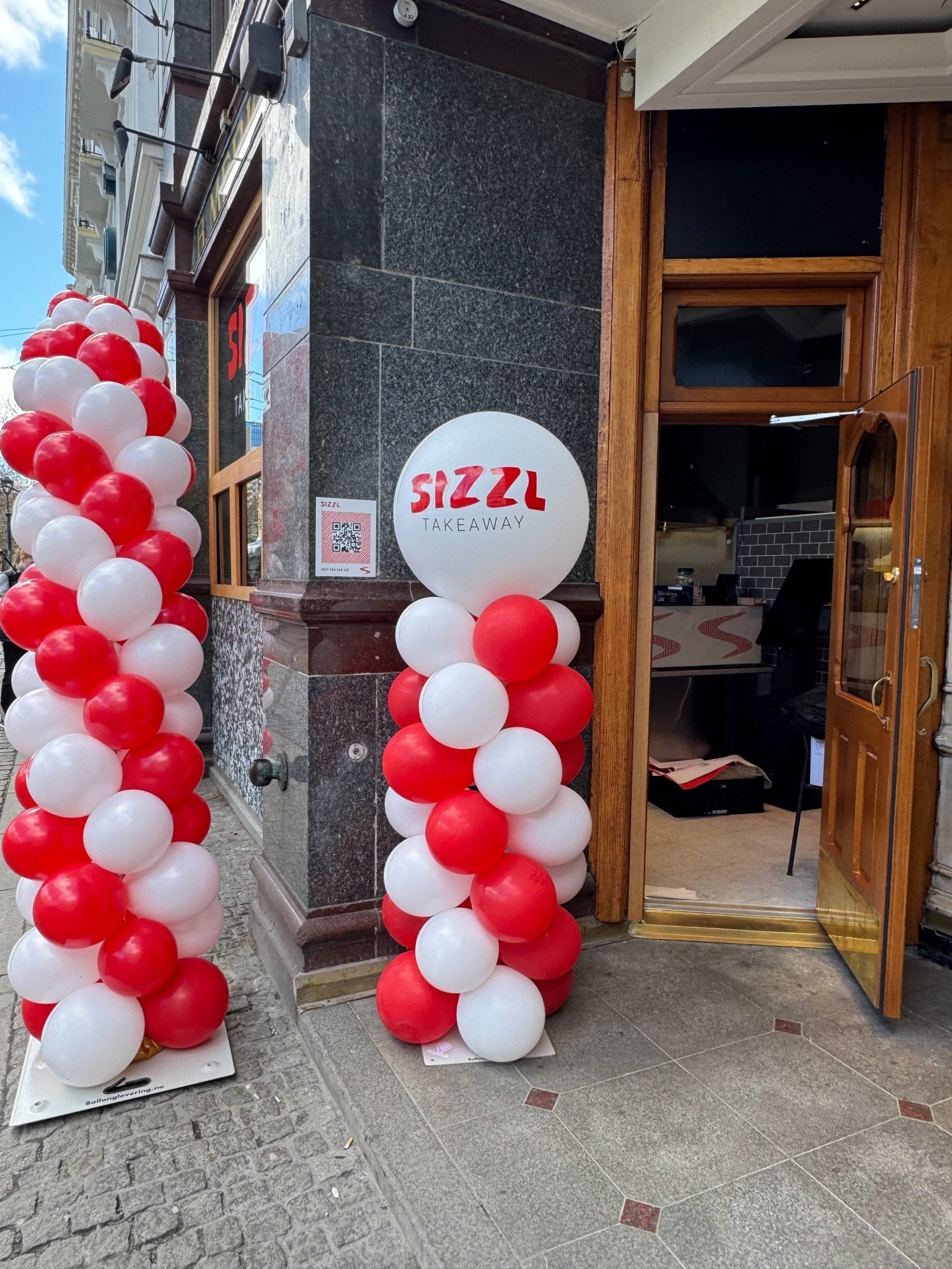Symmetrisk Ballongsøyle med Logo/Tekst Ballong - Velg farge og tekst/logo - Ballonglevering.no
