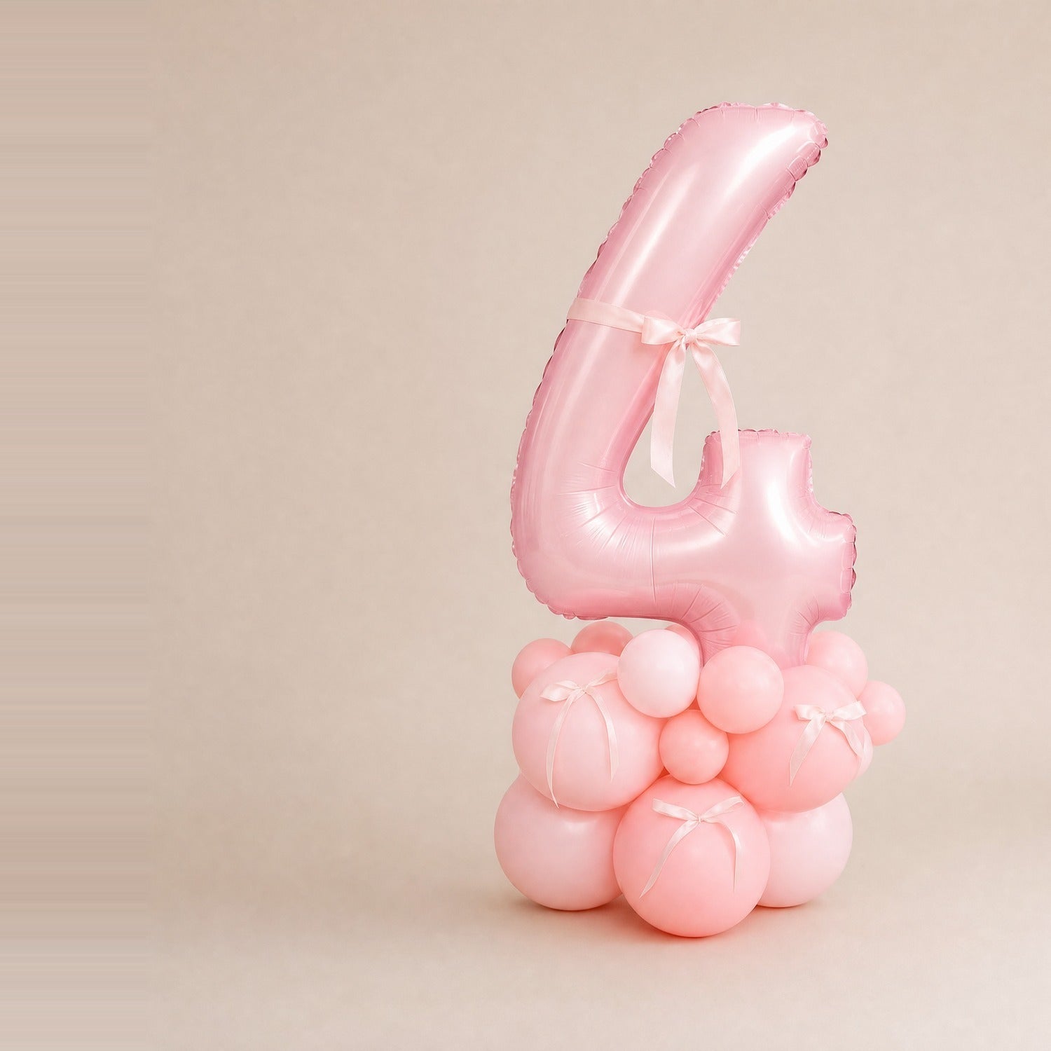 Tall Ballongstack – Rosa med bånd – tall 4 – Ballonglevering.no