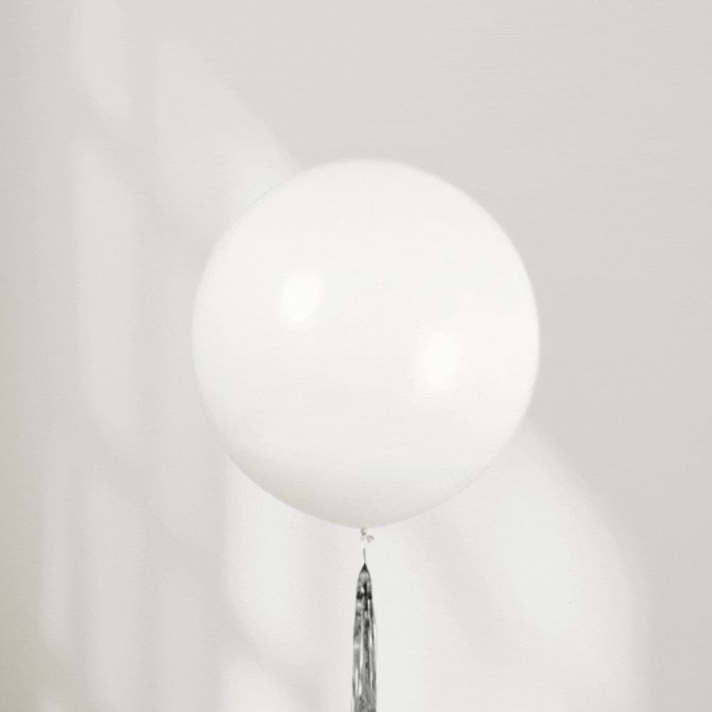 Gigantisk Hvit Ballong med Egen Tekst og Tassle