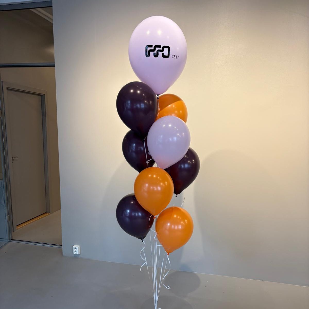 Ballongbukett med Toppballong med/uten Logo - Velg farger - Ballonglevering.no