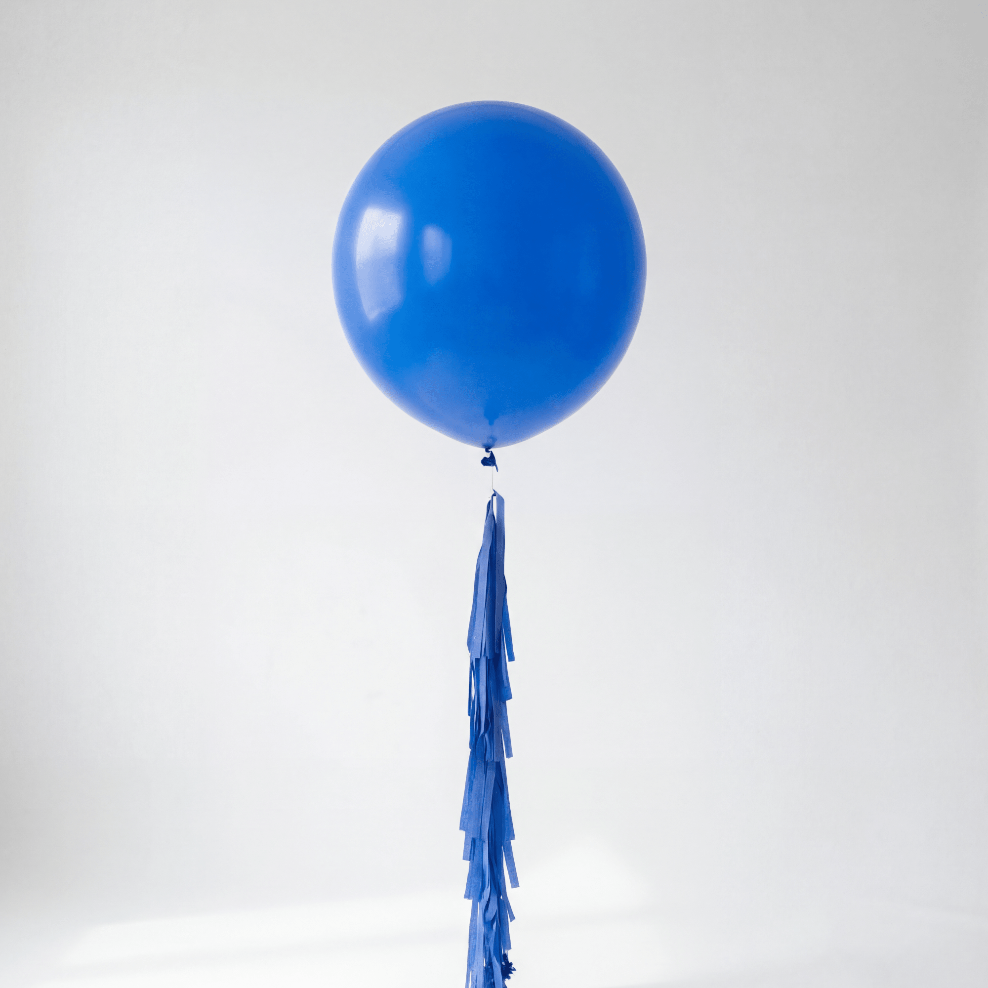 Electric Blue Jumboballong med Tassle - Ballonglevering.no