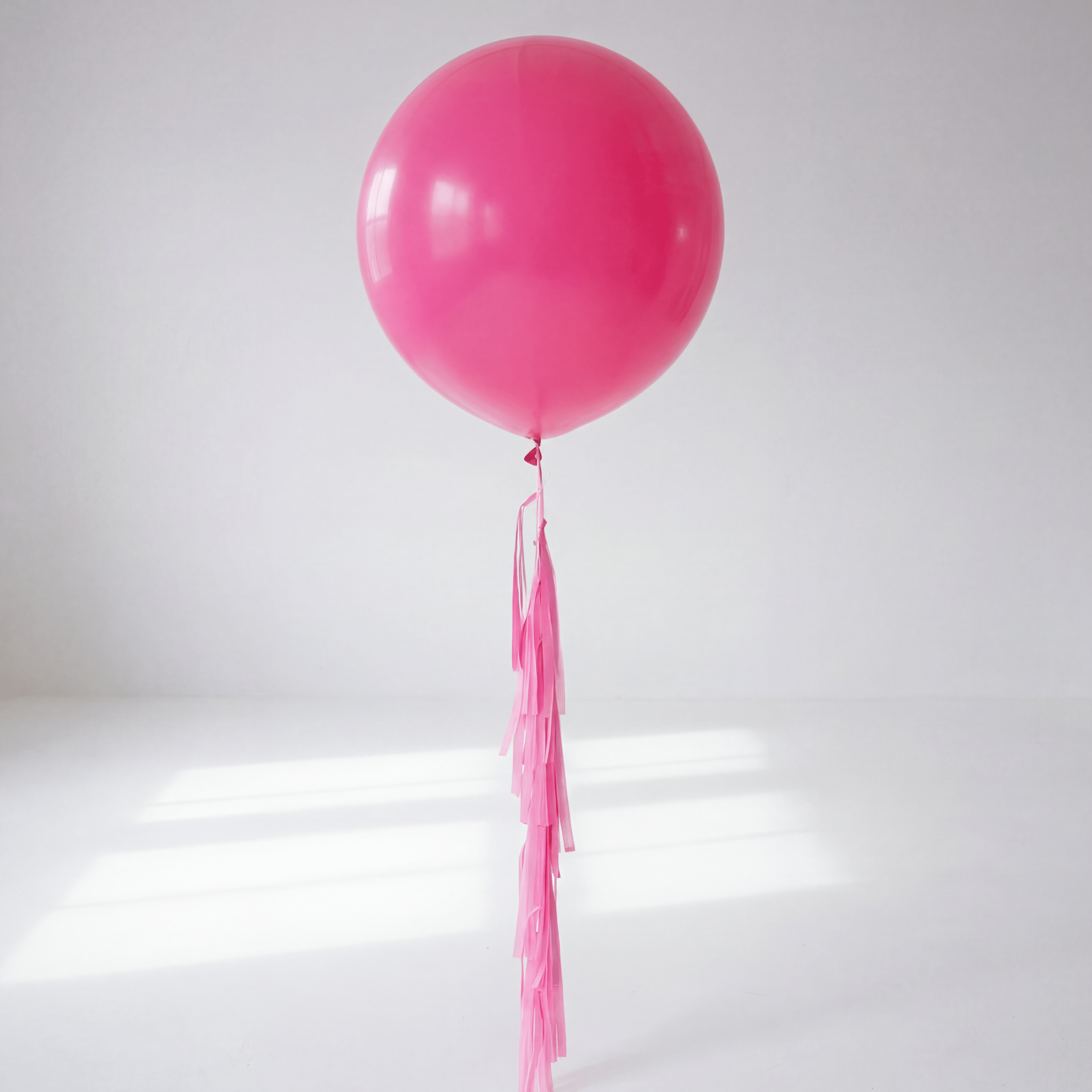 Hot Pink Jumboballong med Tassle - Ballonglevering.no