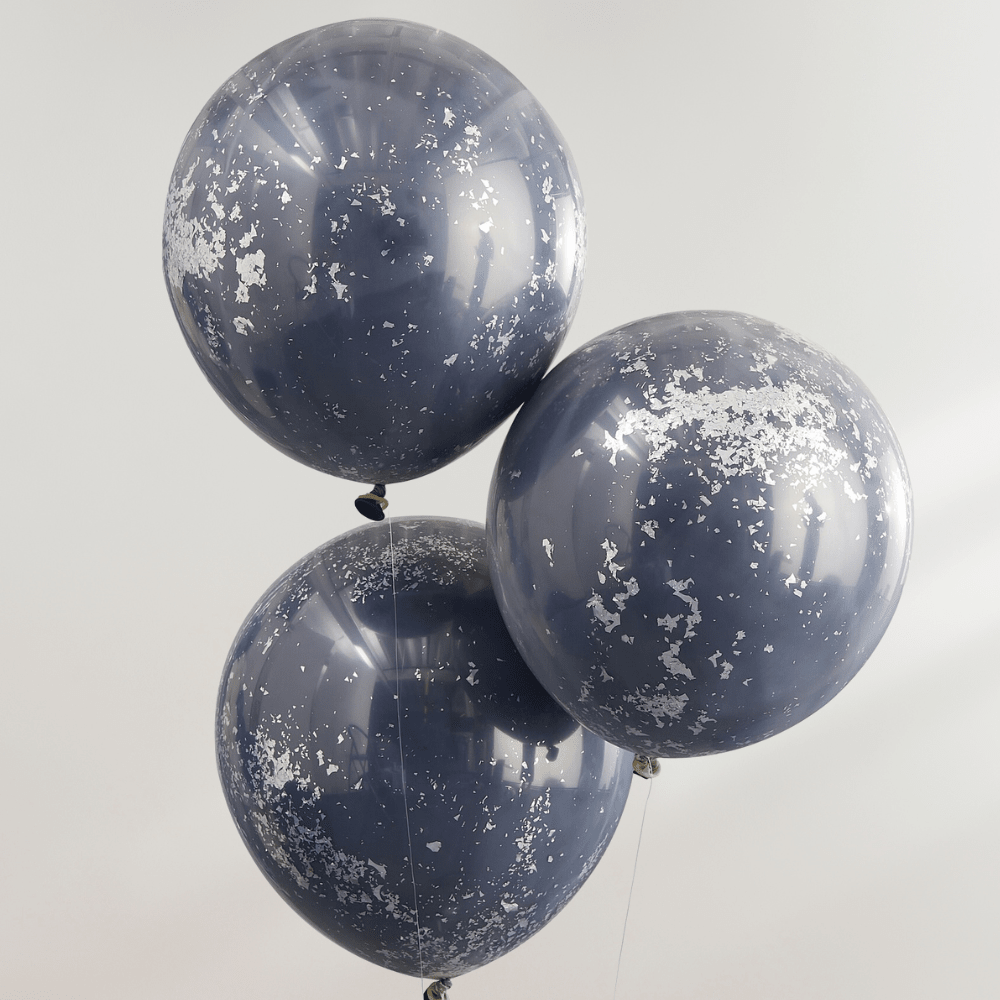 Marineblå og Sølv Konfetti Dobbelballong Bukett - Ballonglevering.no