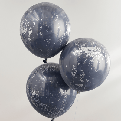 Marineblå og Sølv Konfetti Dobbelballong Bukett - Ballonglevering.no