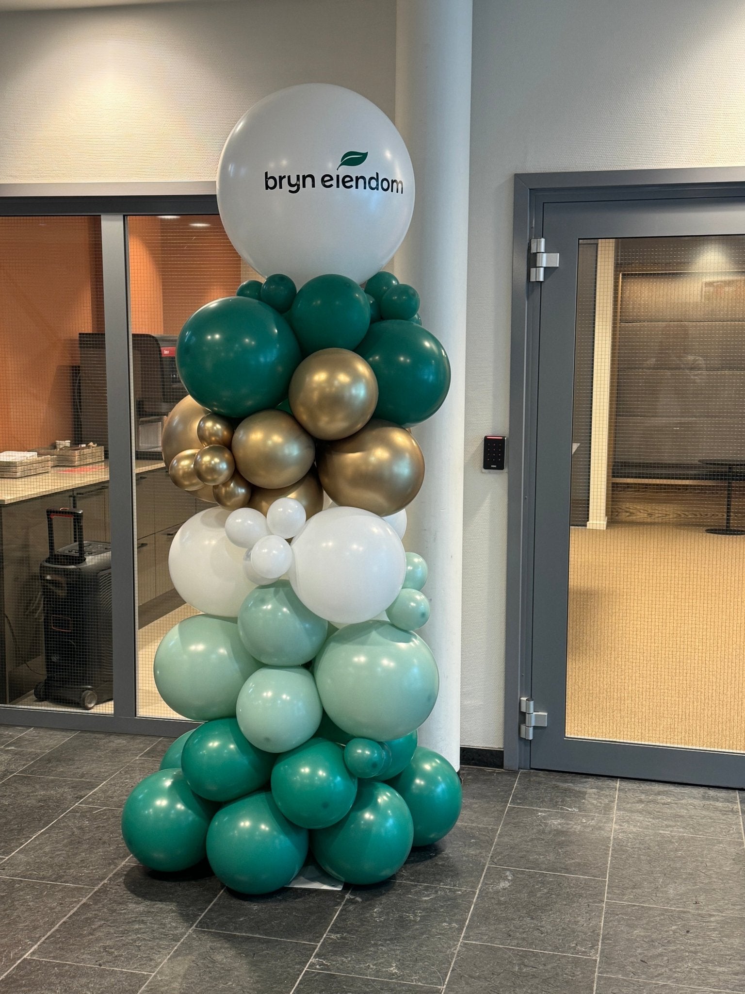 Organisk Ballongsøyle med tekstballong - Velg farge og tekst/logo - Ballonglevering.no