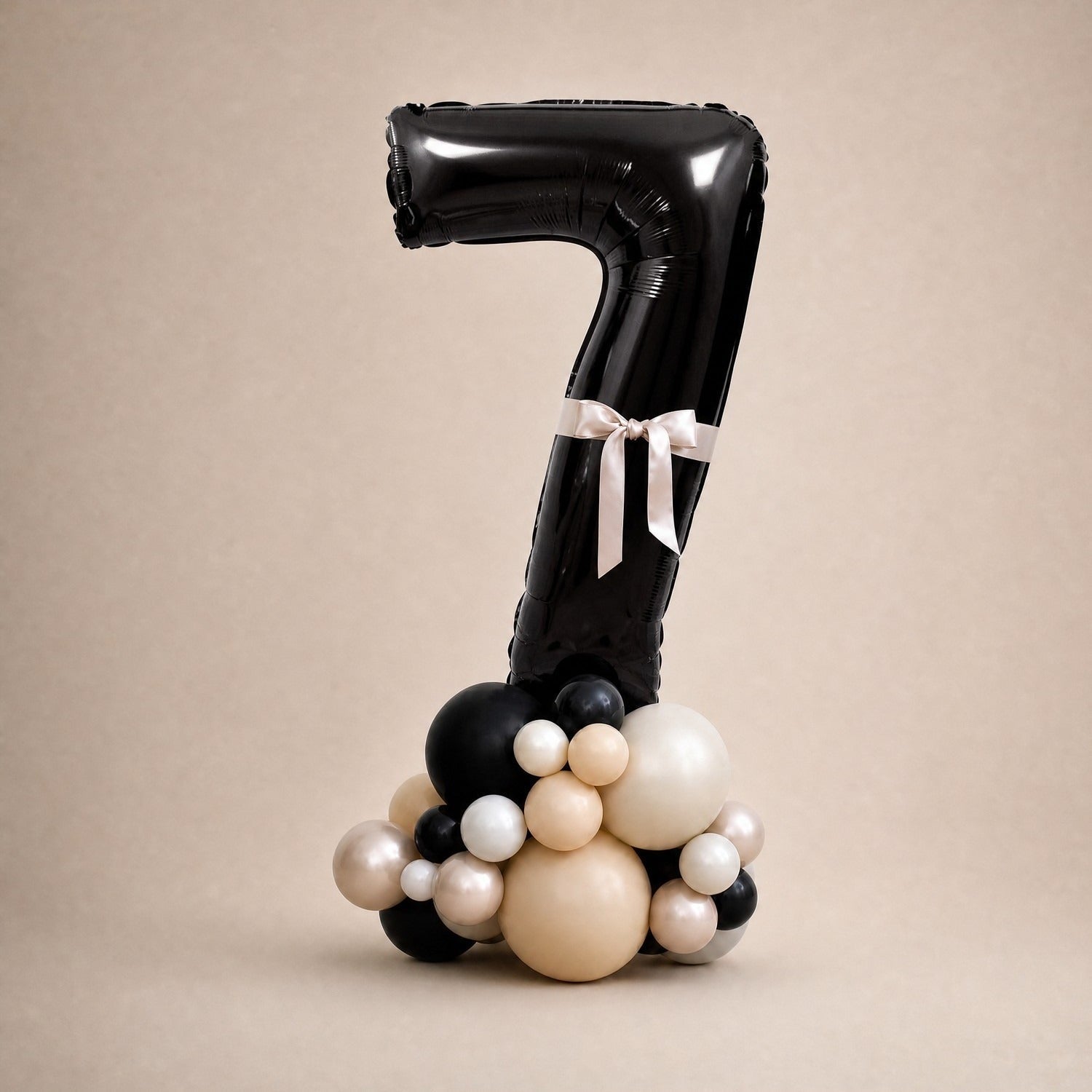 Tall Ballongstack — Sort med kremsløyfer - Ballonglevering.no